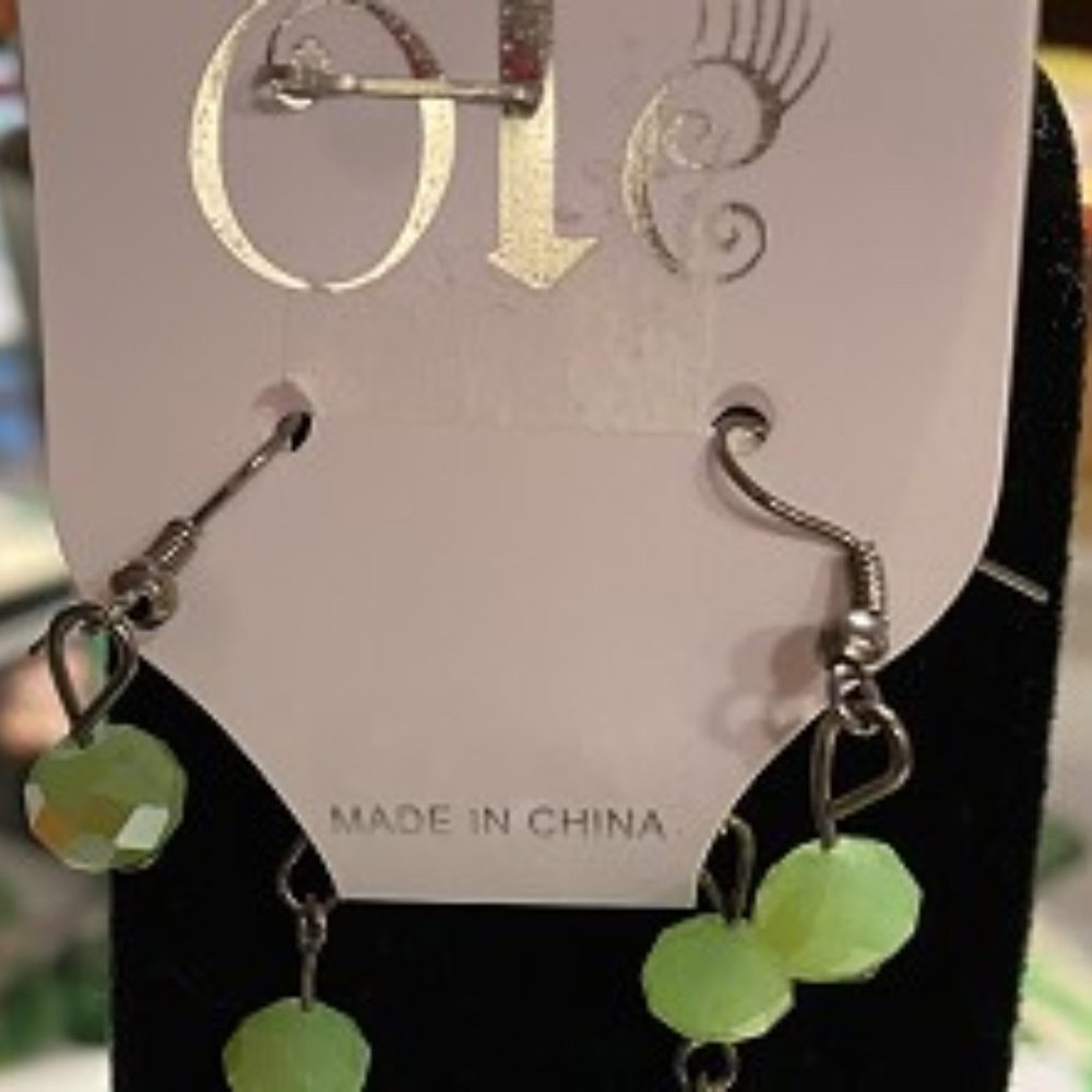 Green fashion bead set (earrings and necklace)